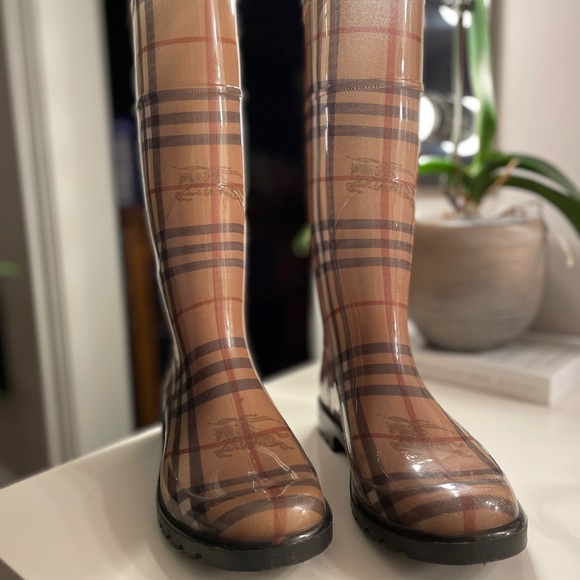 Burberry Ladies Rain Boots size 35 - Picture 3 of 4
